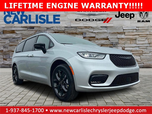 2026 Chrysler Pacifica Select's photo