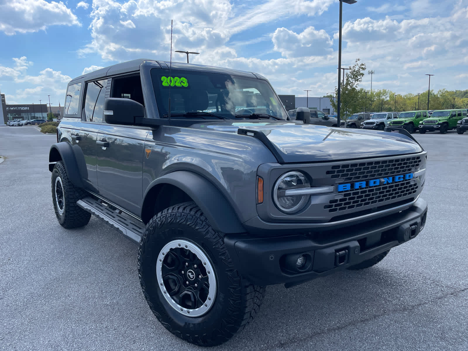 2023 Ford Bronco Badlands photo 2