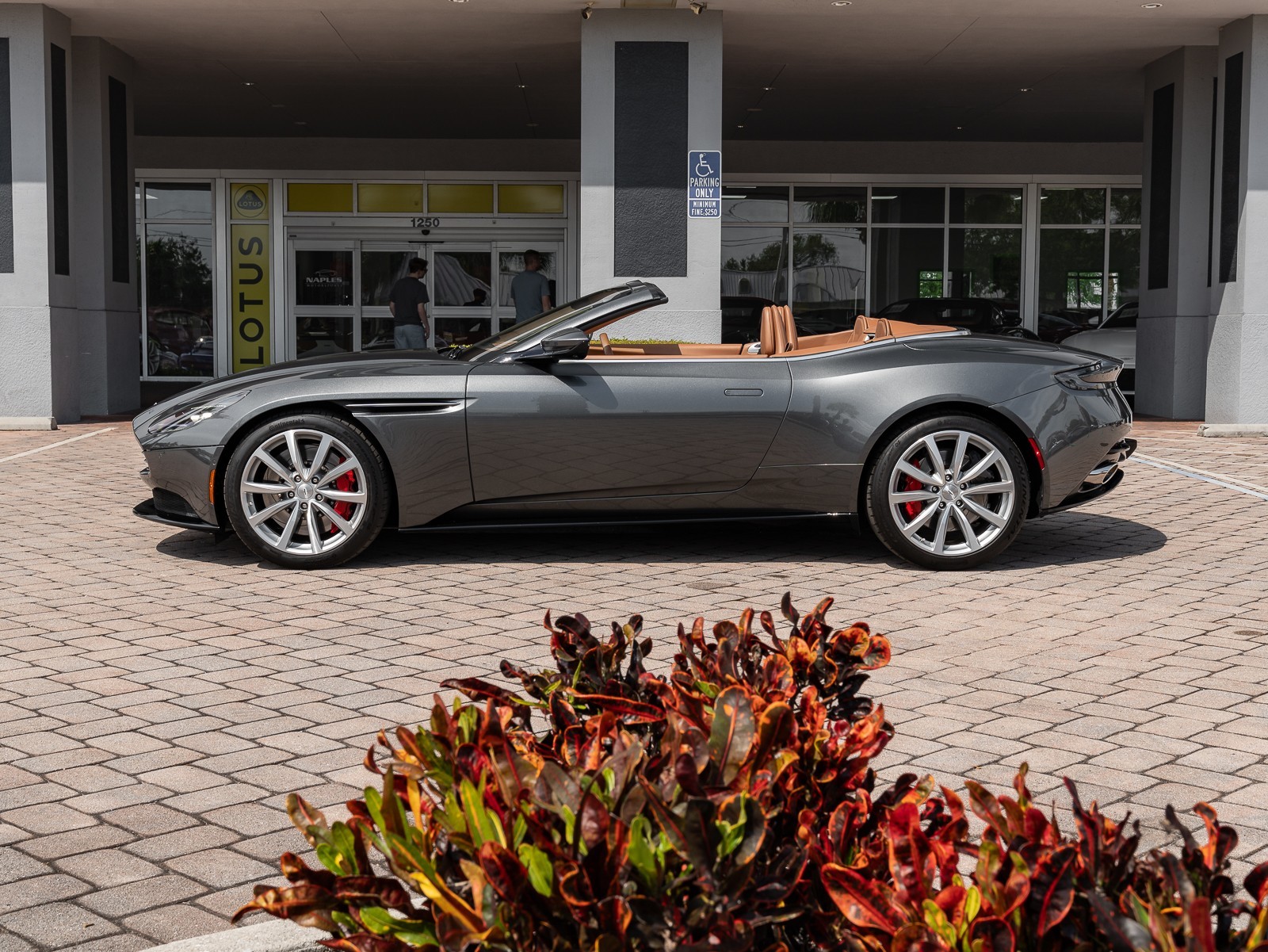 2019 Aston Martin DB11 AM5 photo 7