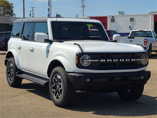 2025 Ford Bronco Outer Banks photo 2