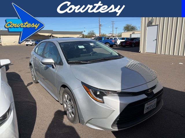 2024 Toyota Corolla LE's photo