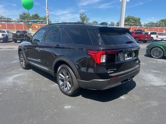 2025 Ford Explorer photo 4
