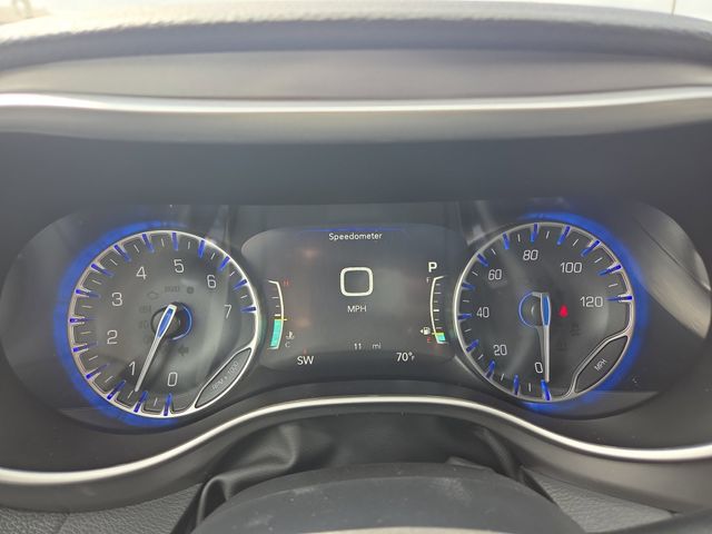 2026 Chrysler Pacifica photo 16