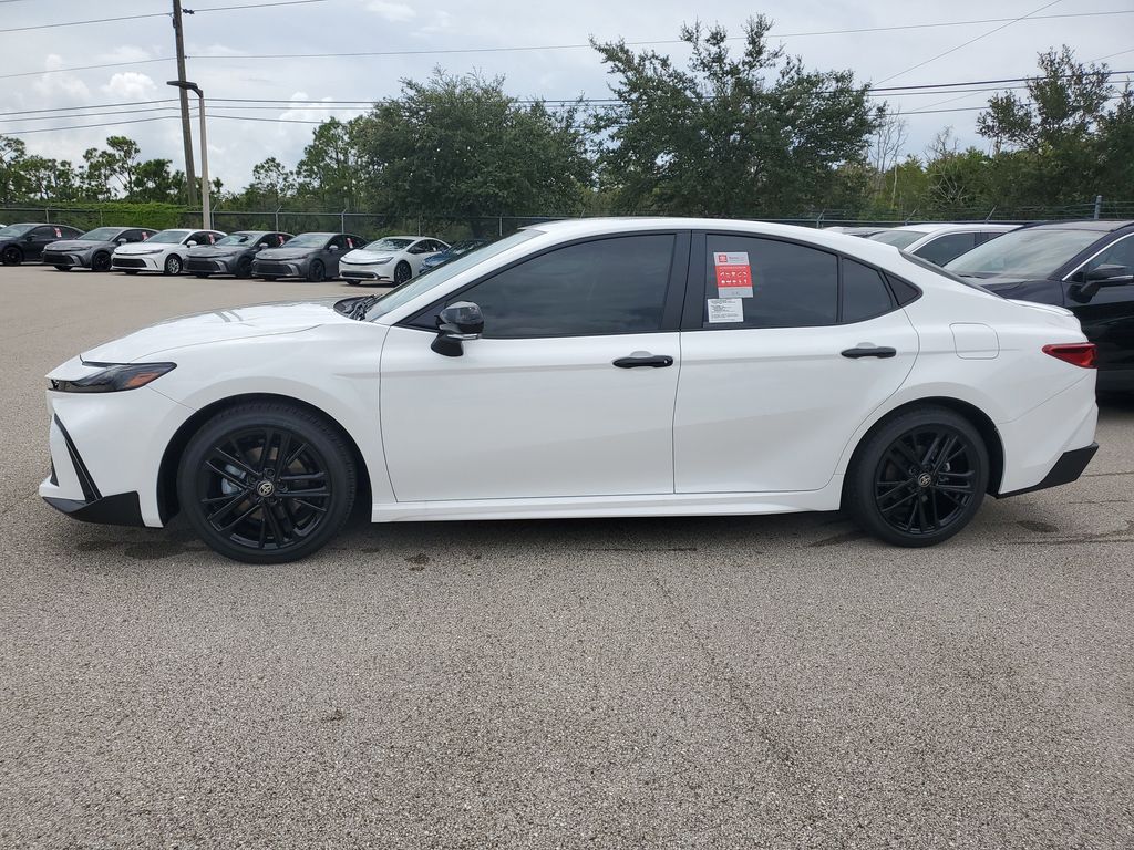 2025 Toyota Camry SE photo 6
