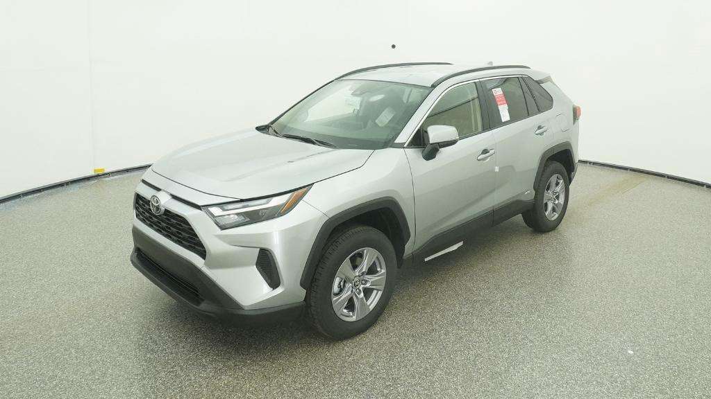 2025 Toyota RAV4 XLE's photo