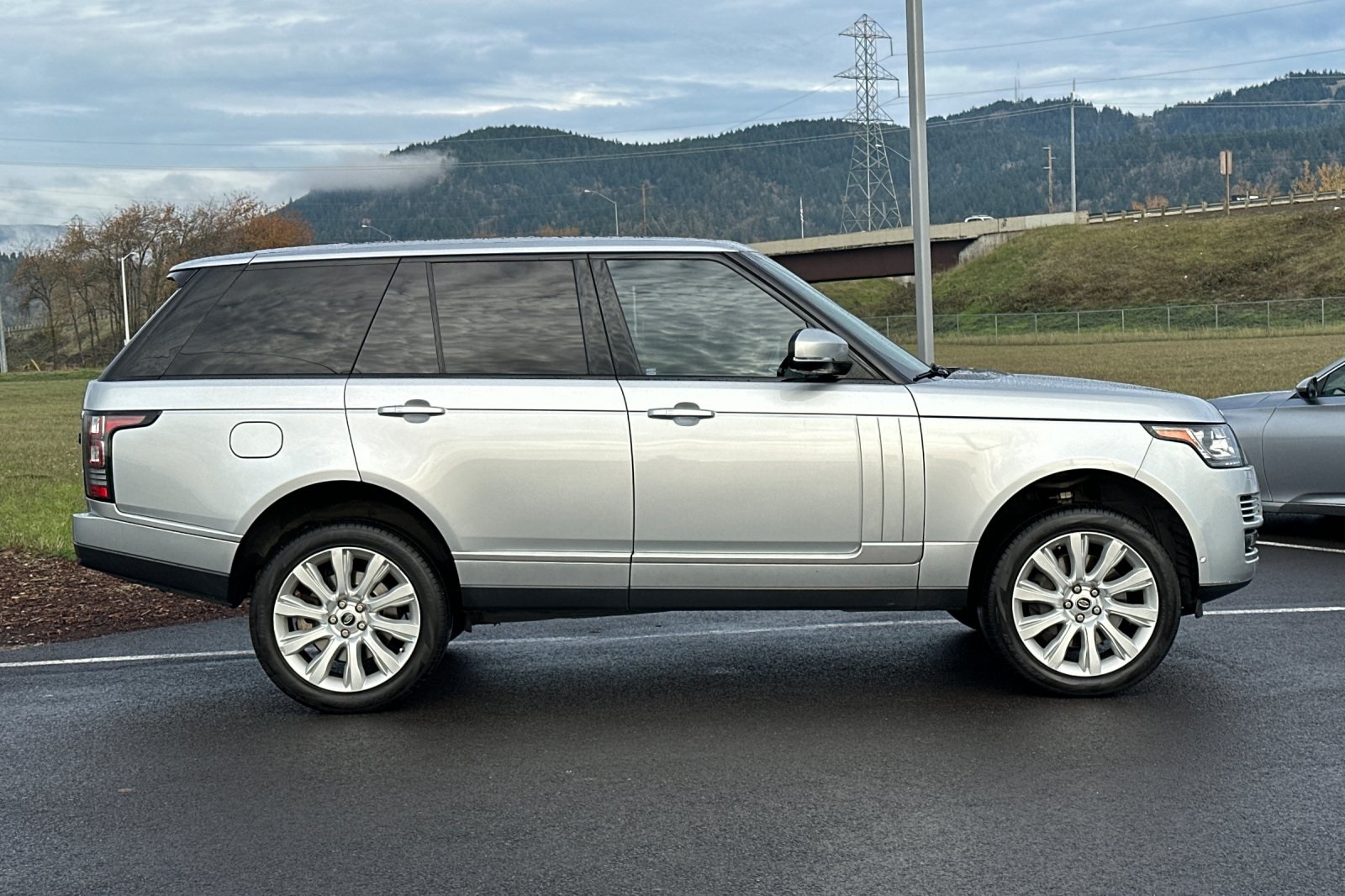 2013 Land Rover Range Rover SuperCharged photo 2