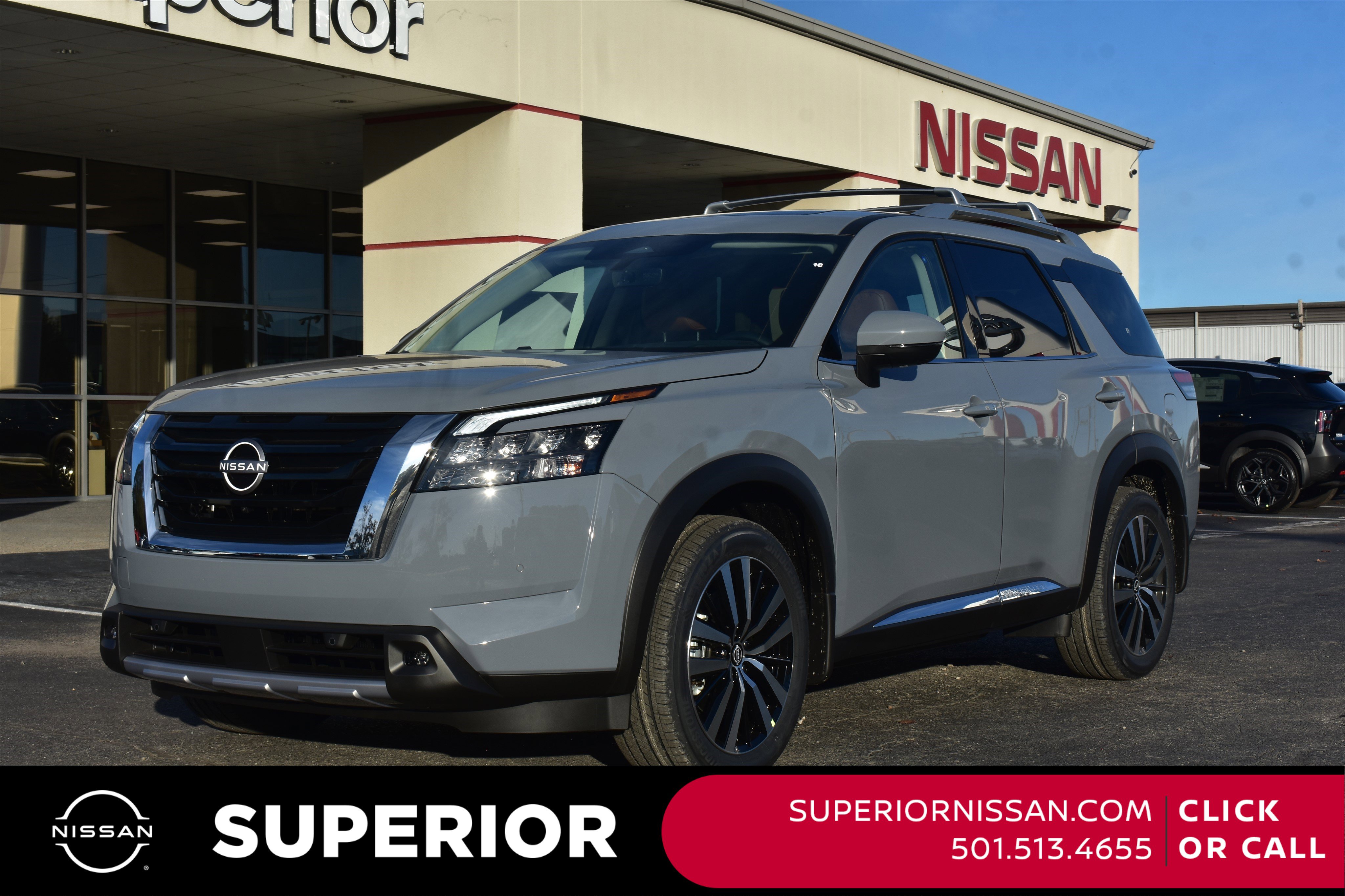 2025 Nissan Pathfinder Platinum's photo