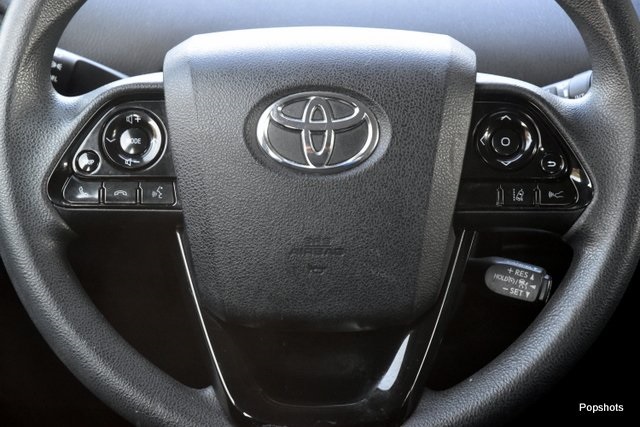 2021 Toyota Prius L photo 13