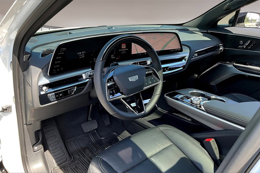 2025 Cadillac Lyriq Luxury photo 6