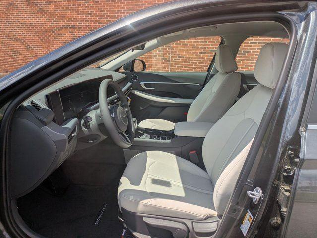 2025 Hyundai Sonata SE photo 13