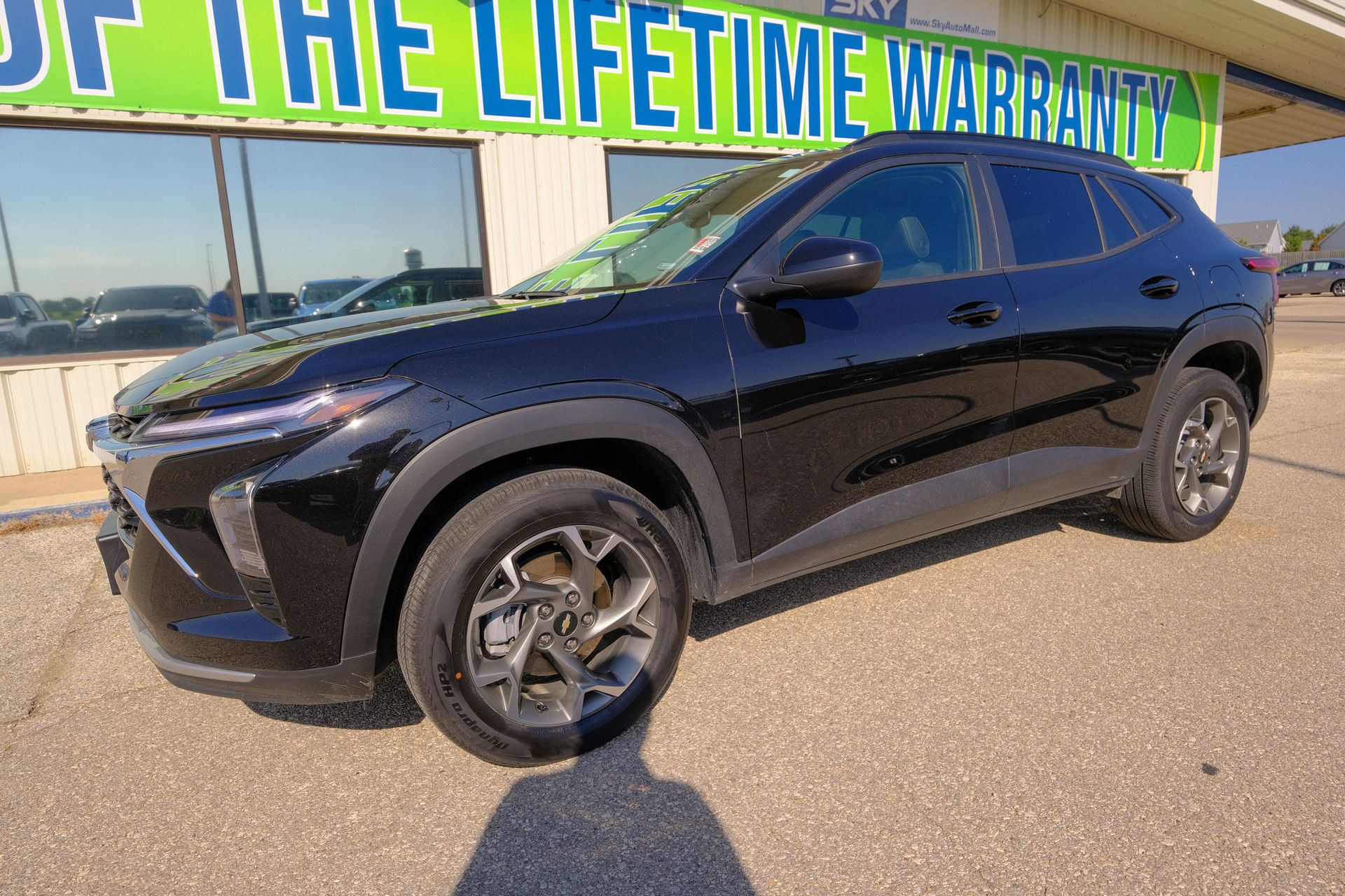2025 Chevrolet Trax LT photo 2