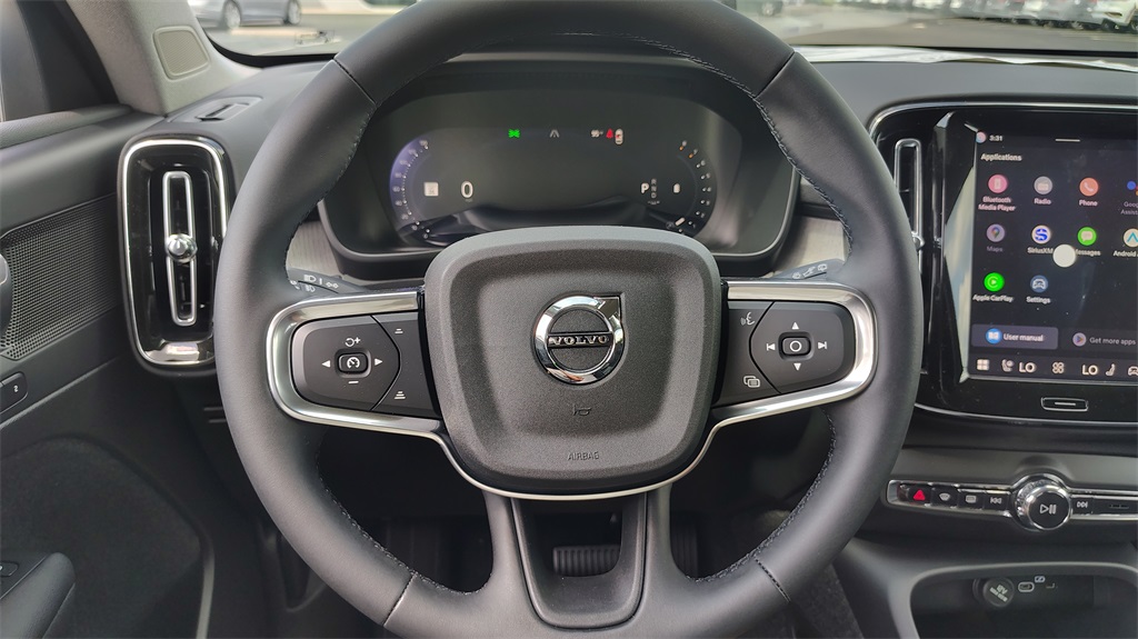 2026 Volvo XC40 Core photo 13