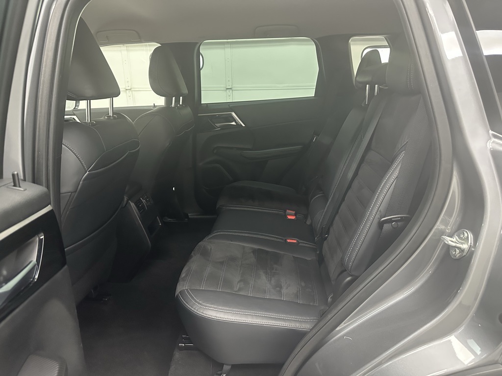 2023 Mitsubishi Outlander SE photo 15