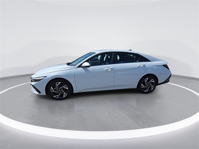 2025 Hyundai Elantra SEL Convenience photo 4