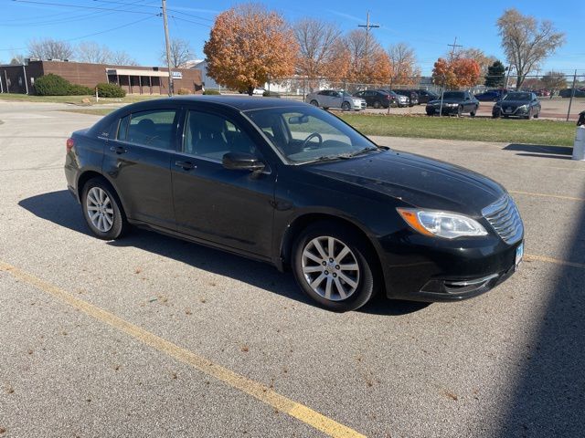 2013 Chrysler 200 Touring photo 3