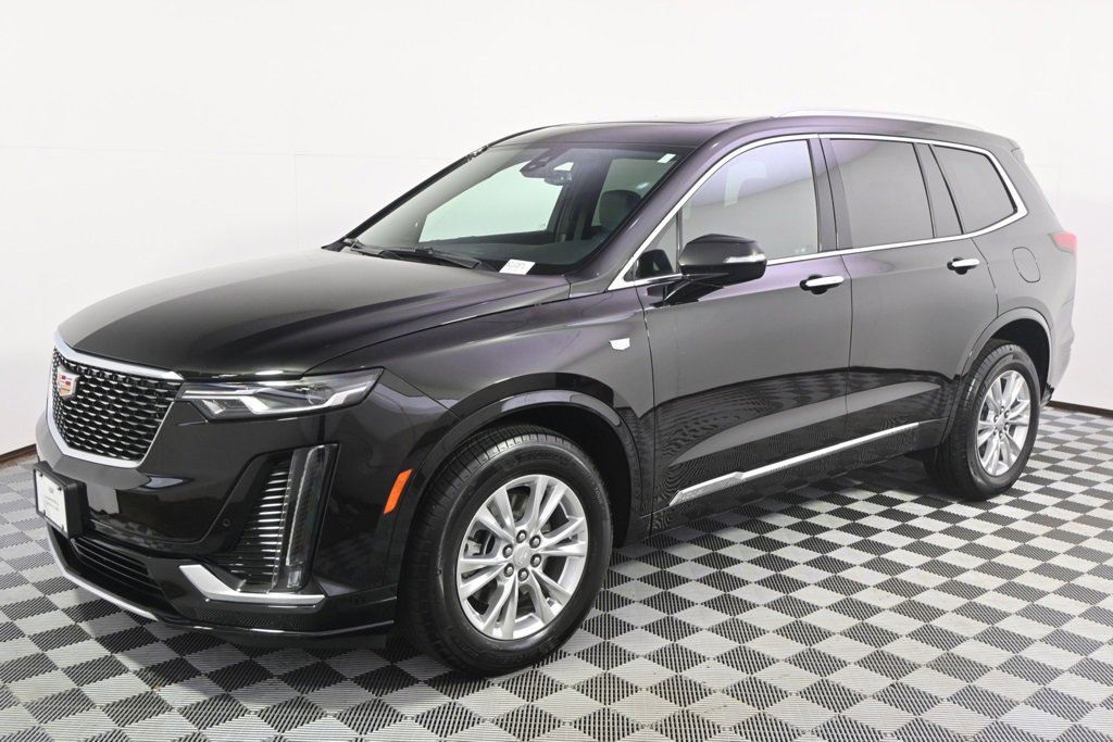 2025 Cadillac XT6 Luxury photo 2