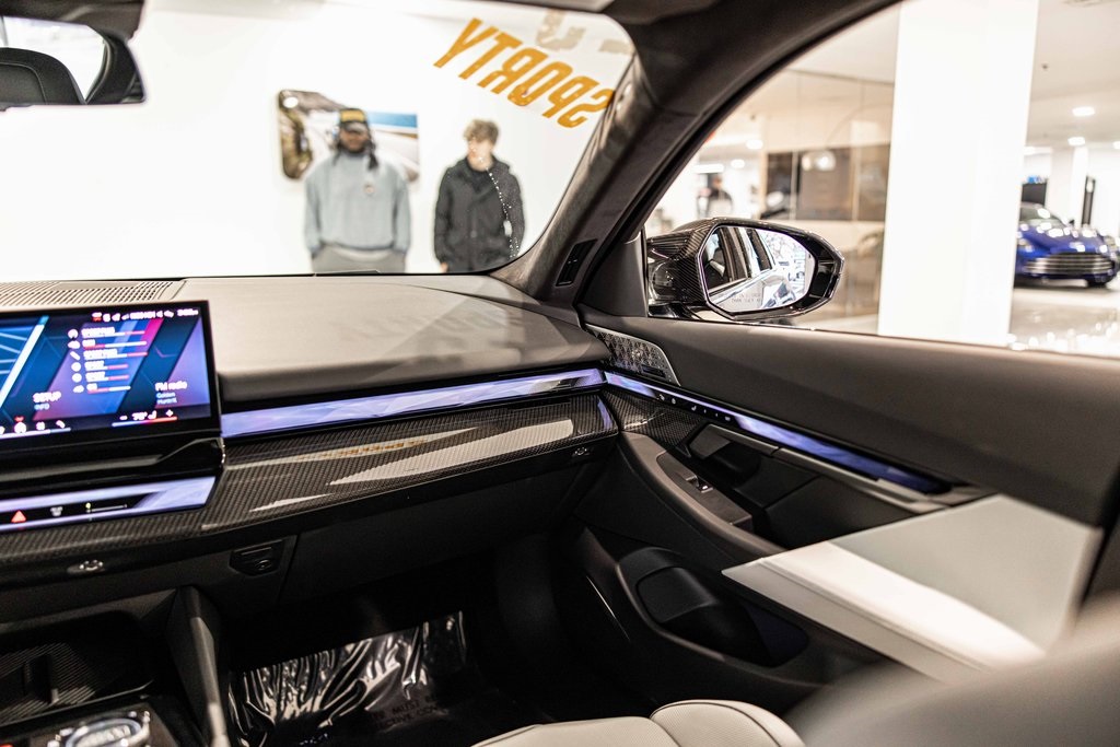 2025 BMW M5 - Image 38