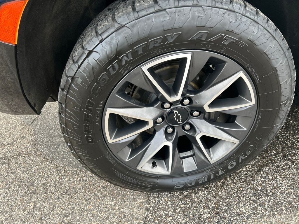 2022 Chevrolet Suburban Z71 photo 9