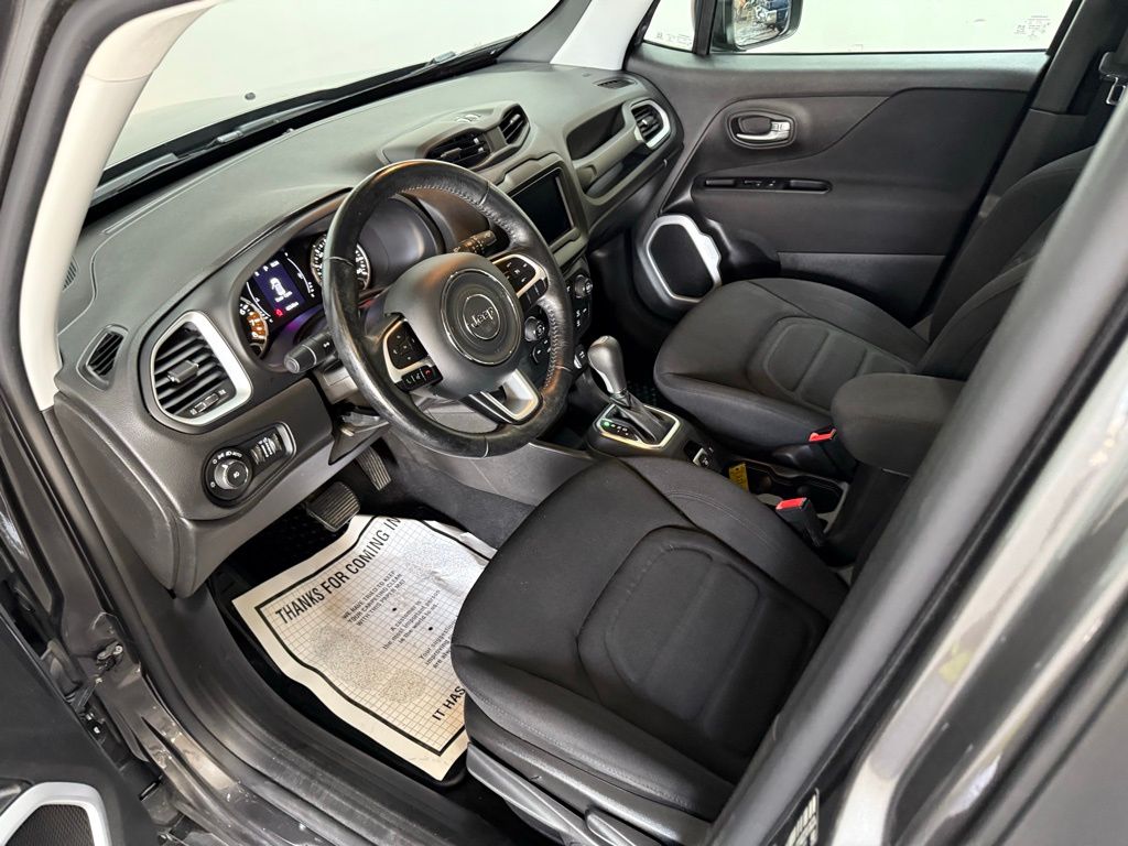 2020 Jeep Renegade Latitude photo 12