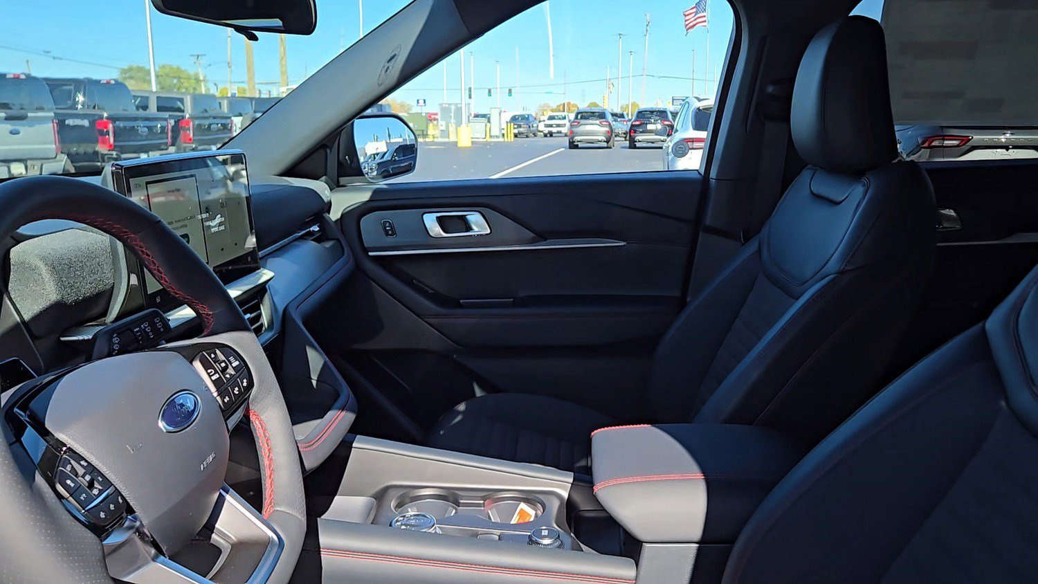 2026 Ford Explorer ST-Line photo 2