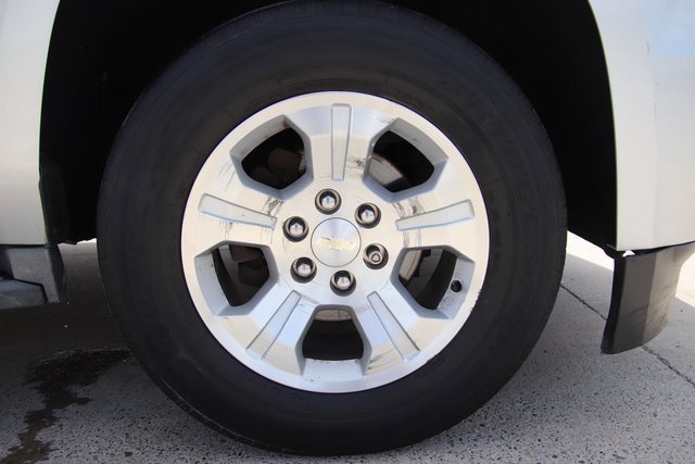 2015 Chevrolet Suburban LS photo 3