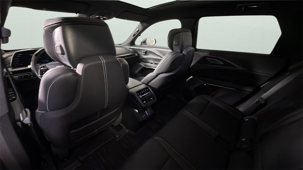 2024 Cadillac Lyriq Luxury photo 28