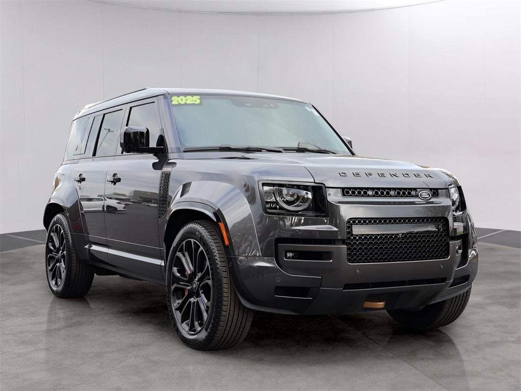 2025 Land Rover Defender 110 V8 photo 3
