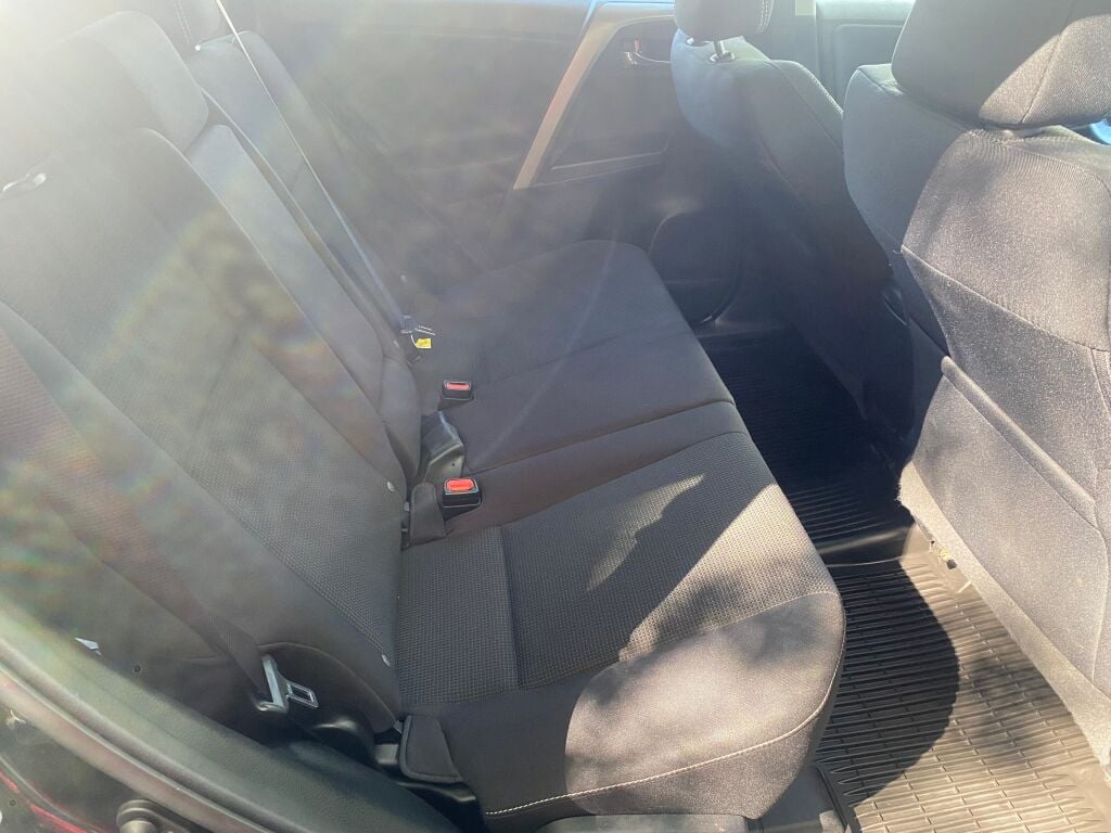 2018 Toyota RAV4 XLE photo 18