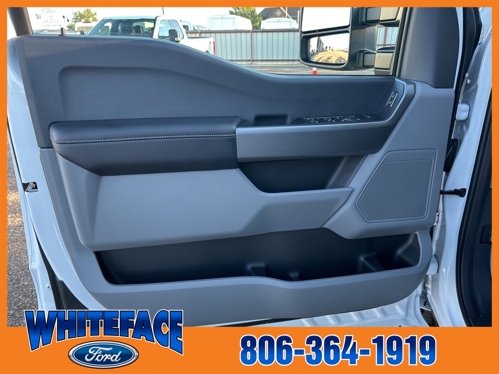 2025 Ford F-350 XLT photo 11