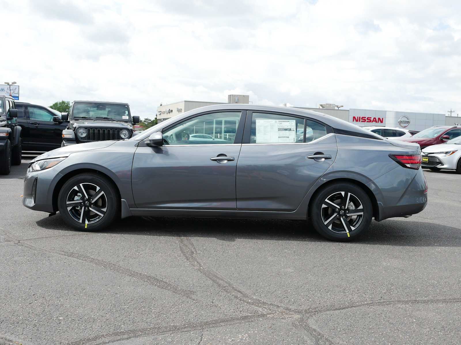 2025 Nissan Sentra SV photo 4