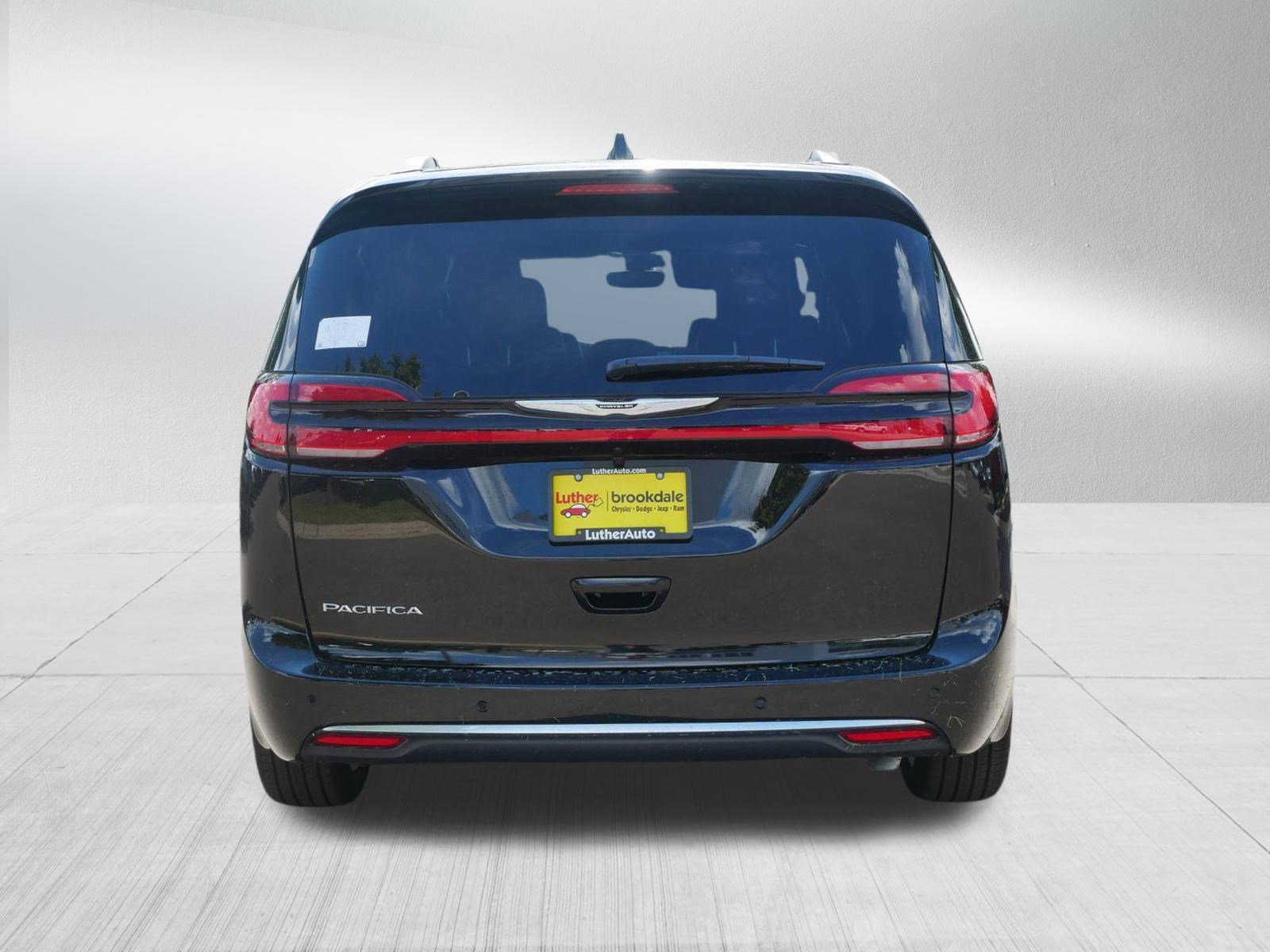 2026 Chrysler Pacifica Pinnacle photo 4