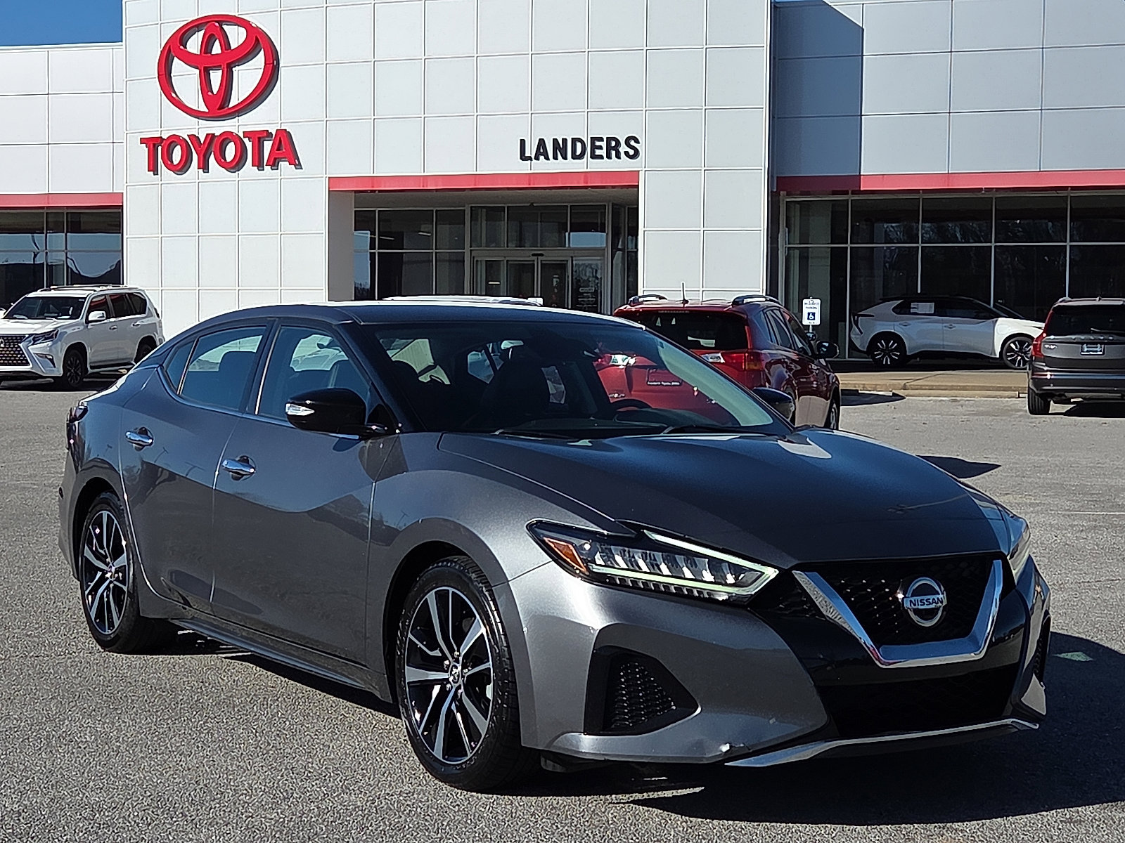 2022 Nissan Maxima SV's photo