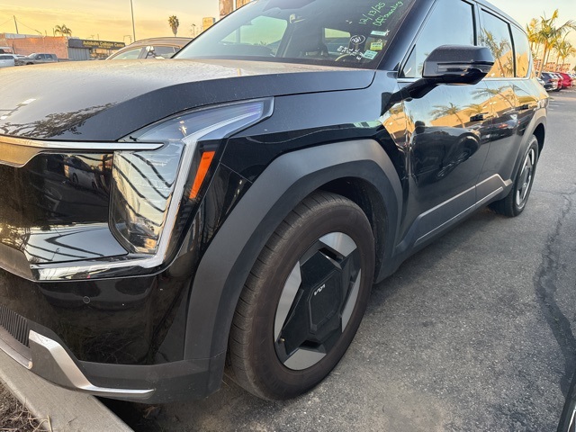 Used 2024 Kia Ev9 Light with VIN KNDAA5S28R6036381 for sale in Torrance, CA