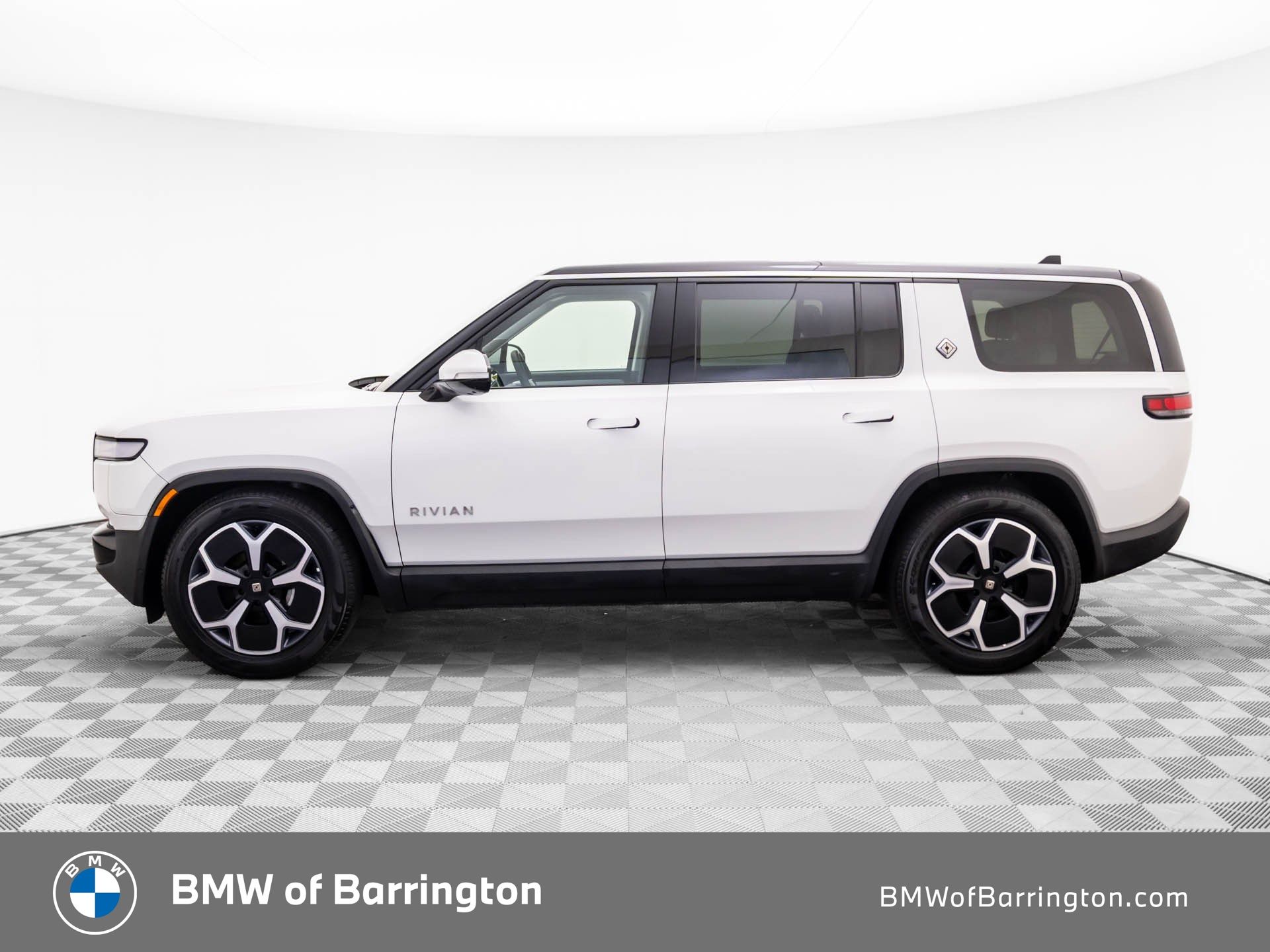 Used 2024 Rivian R1S Adventure with VIN 7PDSGBBA6RN030621 for sale in Barrington, IL