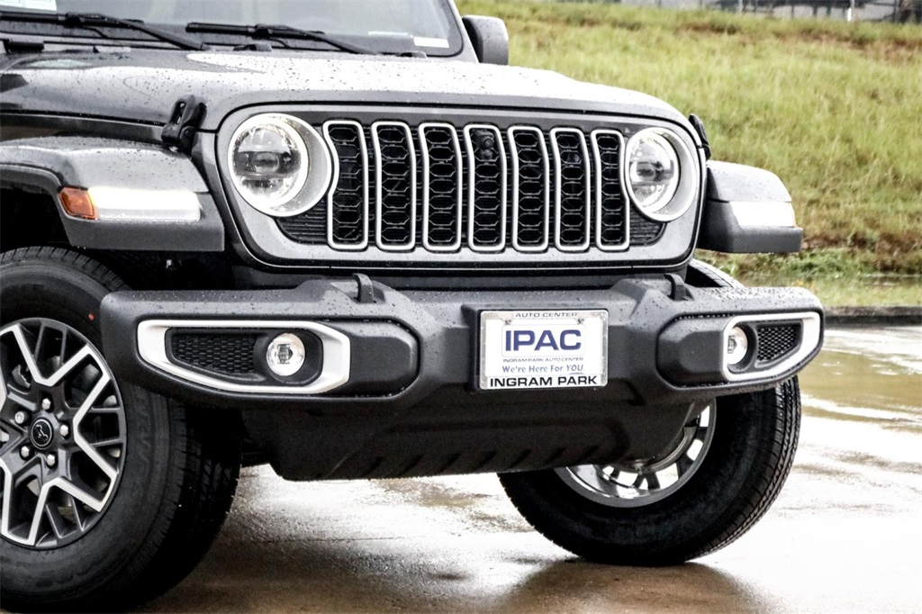 2025 Jeep Wrangler Sahara photo 3