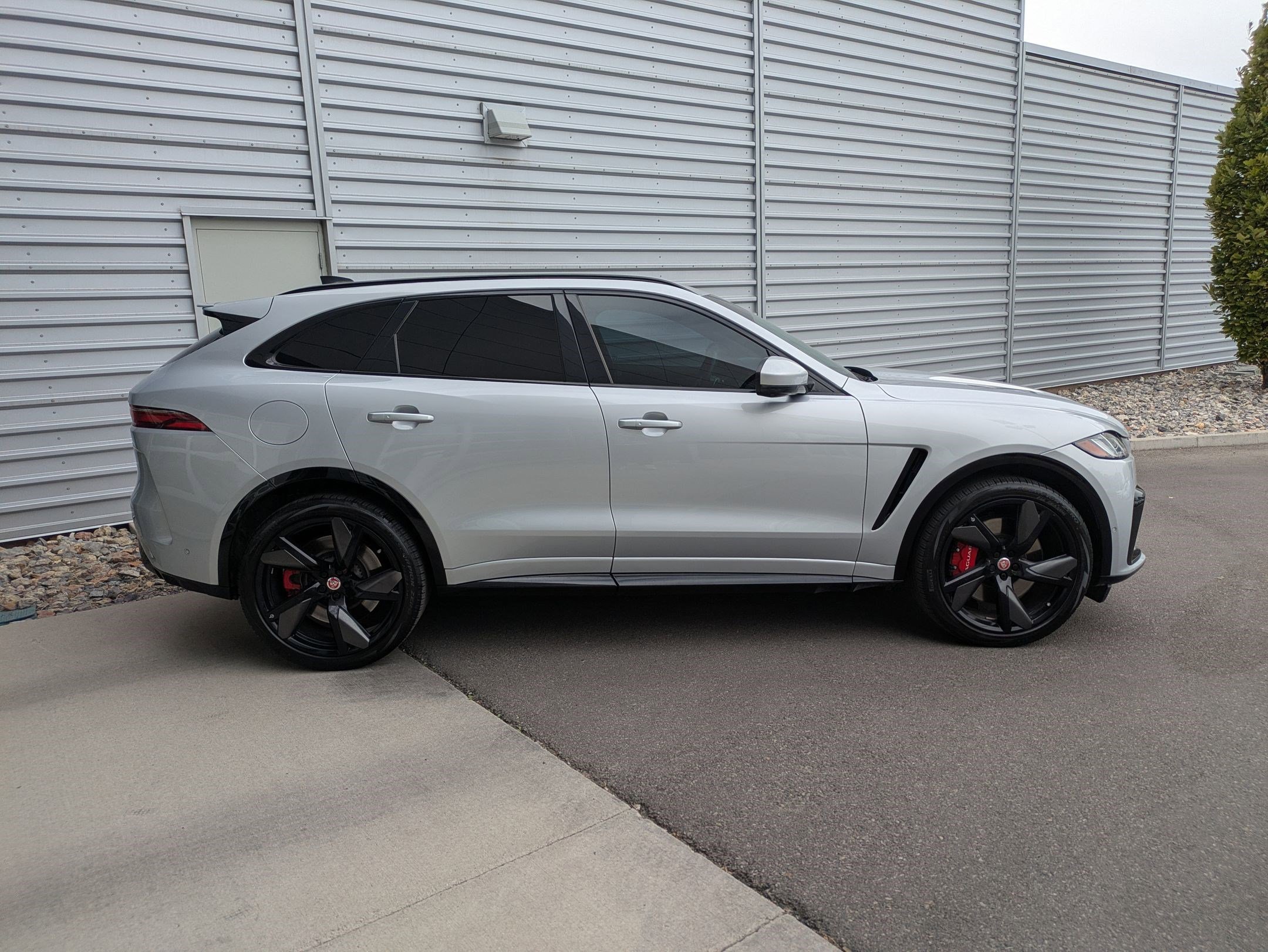 2022 Jaguar F-PACE SVR photo 6