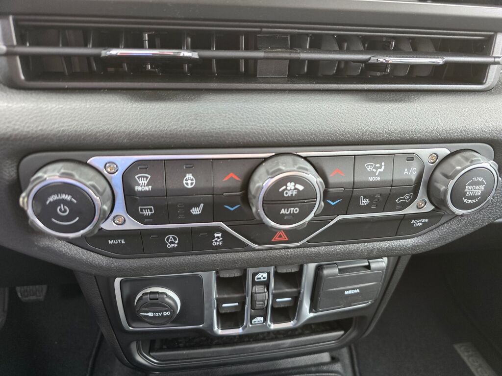 2025 Jeep Wrangler Sport S photo 32
