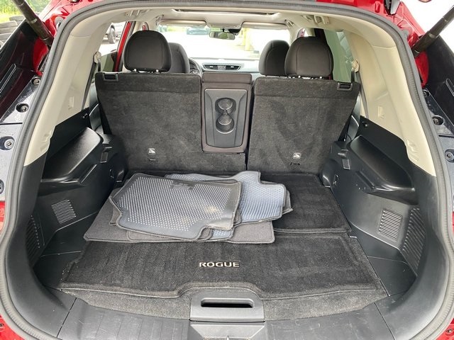2020 Nissan Rogue SV photo 19