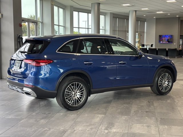 2026 Mercedes Benz GLC 300 photo 3