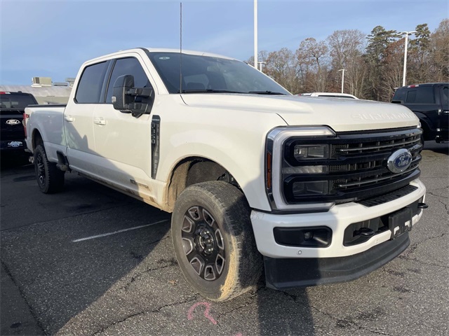 2025 Ford F-350 Super Duty Platinum's photo