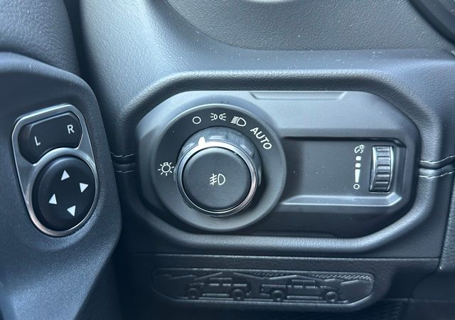 2025 Jeep Wrangler Sport S photo 13