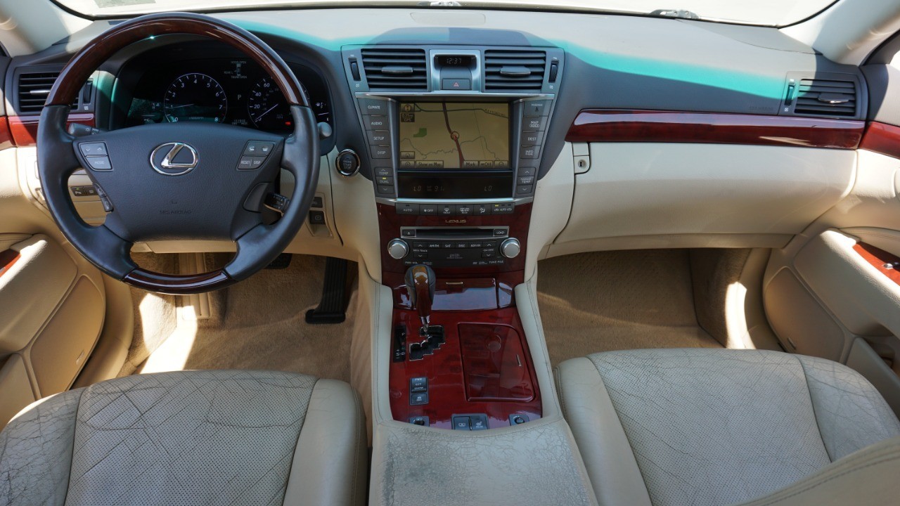 2011 Lexus LS 460 photo 29
