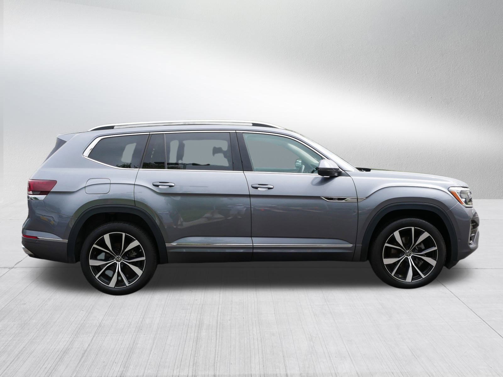 2025 Volkswagen Atlas SEL Premium R-Line photo 8