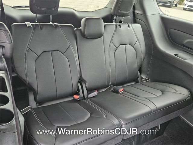 2026 Chrysler Pacifica photo 14