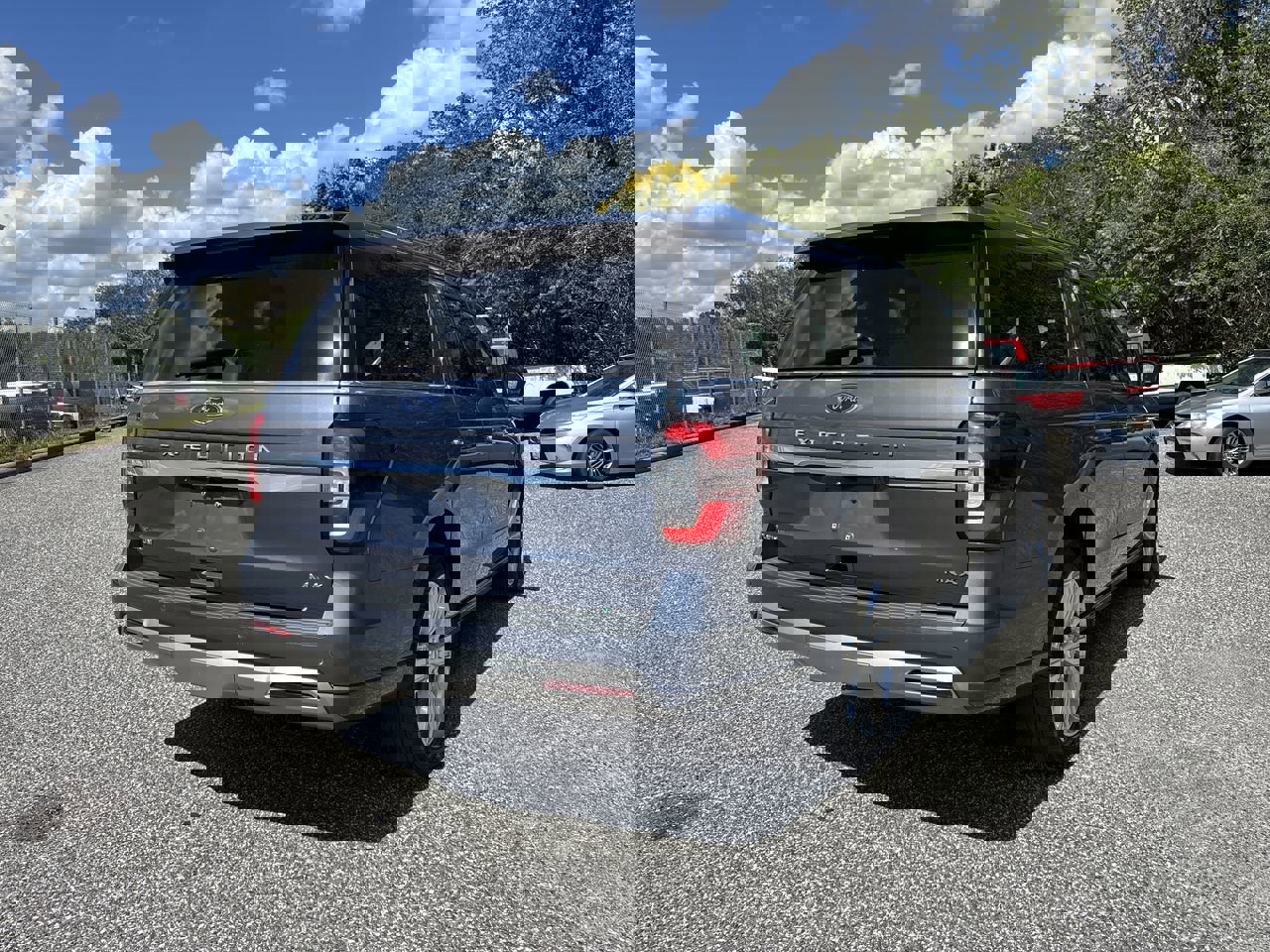 2022 Ford Expedition MAX Platinum photo 3