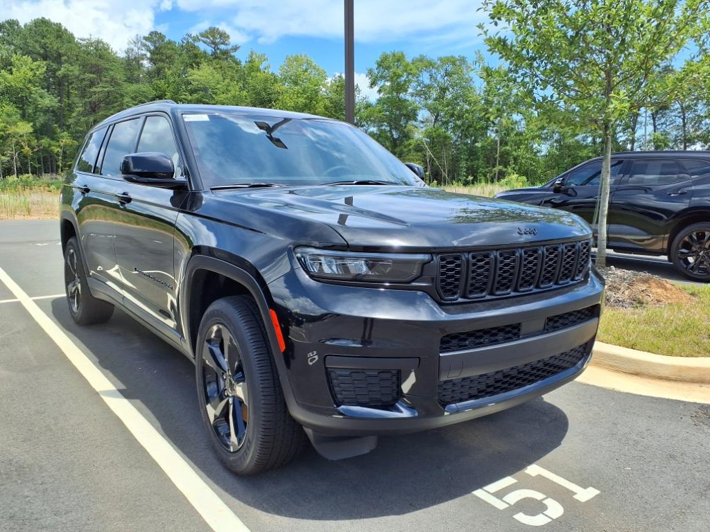 2025 Jeep Grand Cherokee Altitude X photo 2