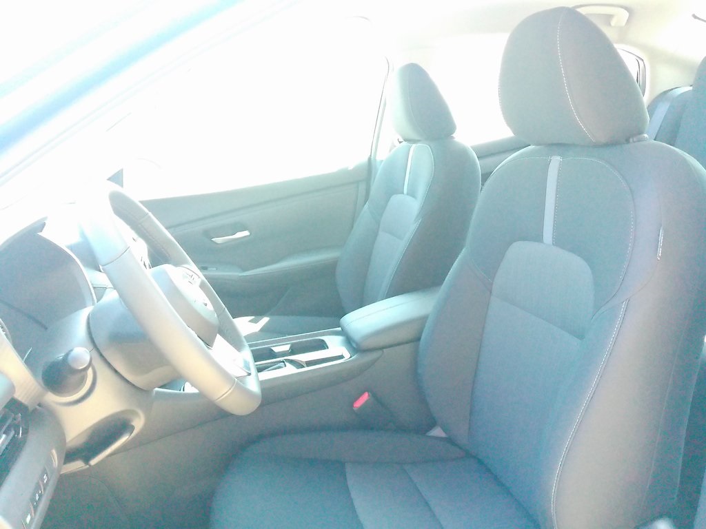 2025 Nissan Sentra SV photo 8