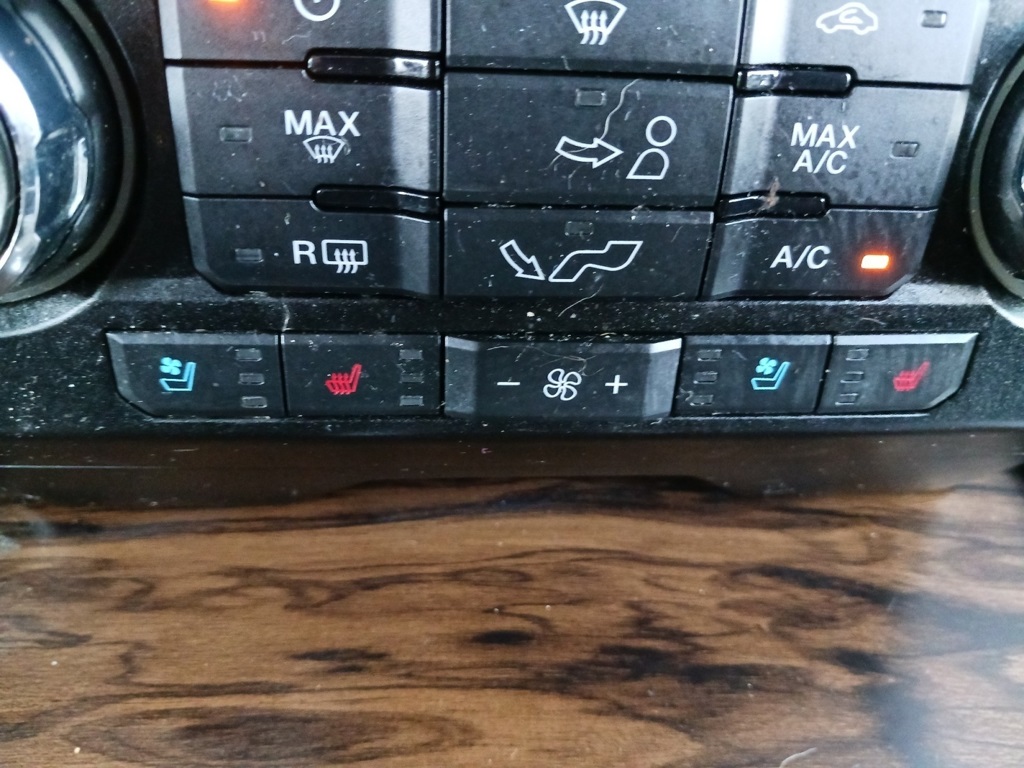 2020 Ford F-150 Lariat photo 21