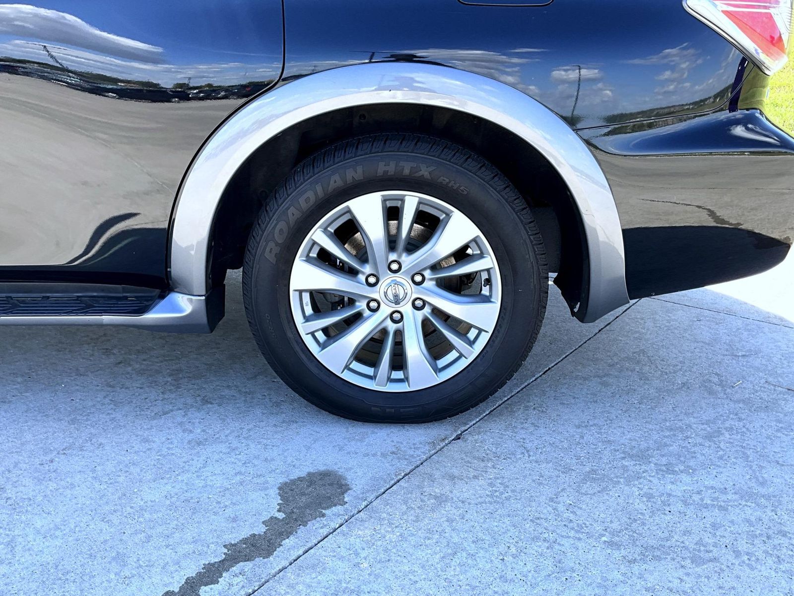 2019 Nissan Armada SV photo 21
