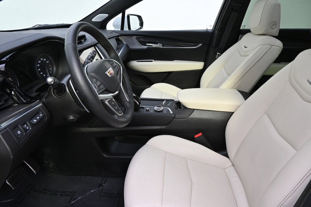 2025 Cadillac XT5 Sport photo 13